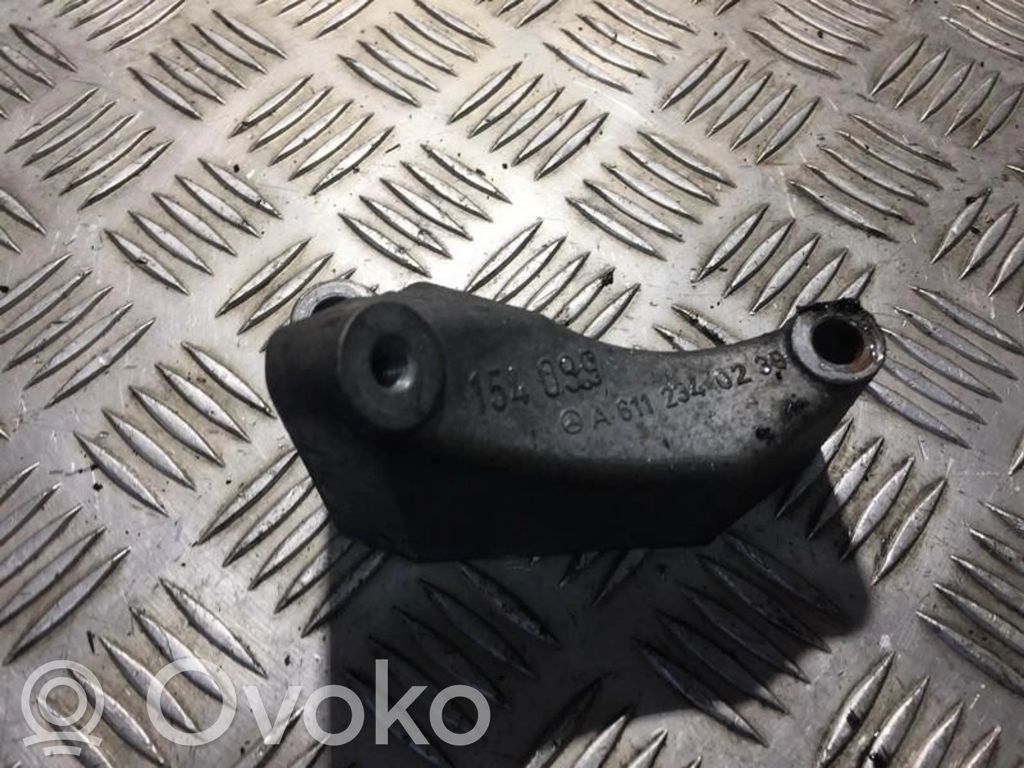 Mercedes-Benz C W203 Supporto di montaggio del motore (usato)
