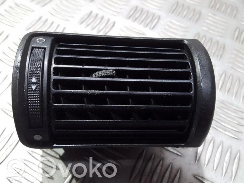 Audi A4 S4 B5 8D Grilă ventilație/ramă laterală bord 