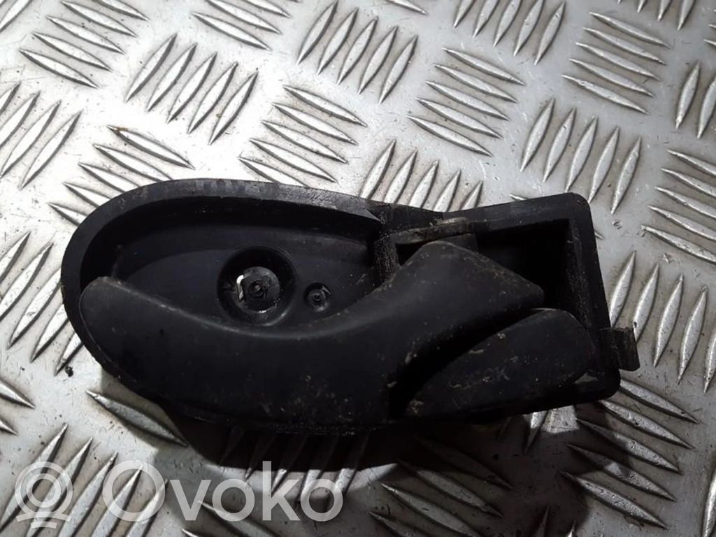 Ford Focus Poignée inférieure de porte avant 