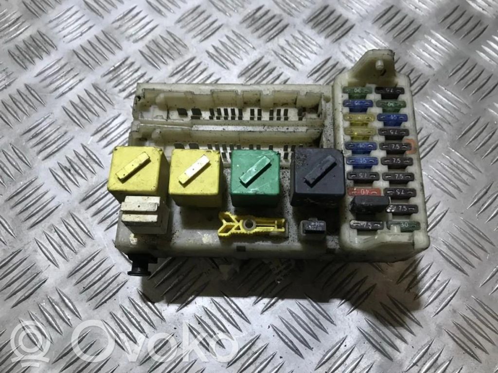 Ford Mondeo MK I Skrzynka bezpieczników / Komplet 