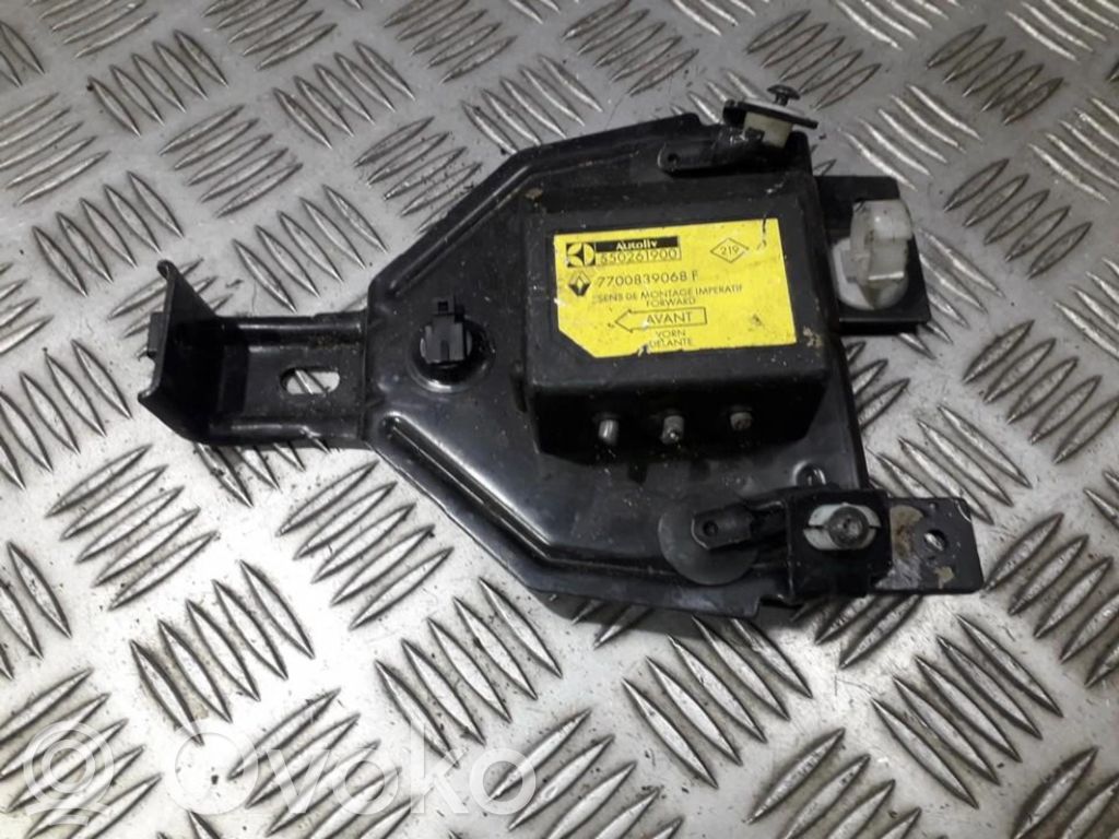 Renault Clio I Oro pagalvių valdymo blokas 