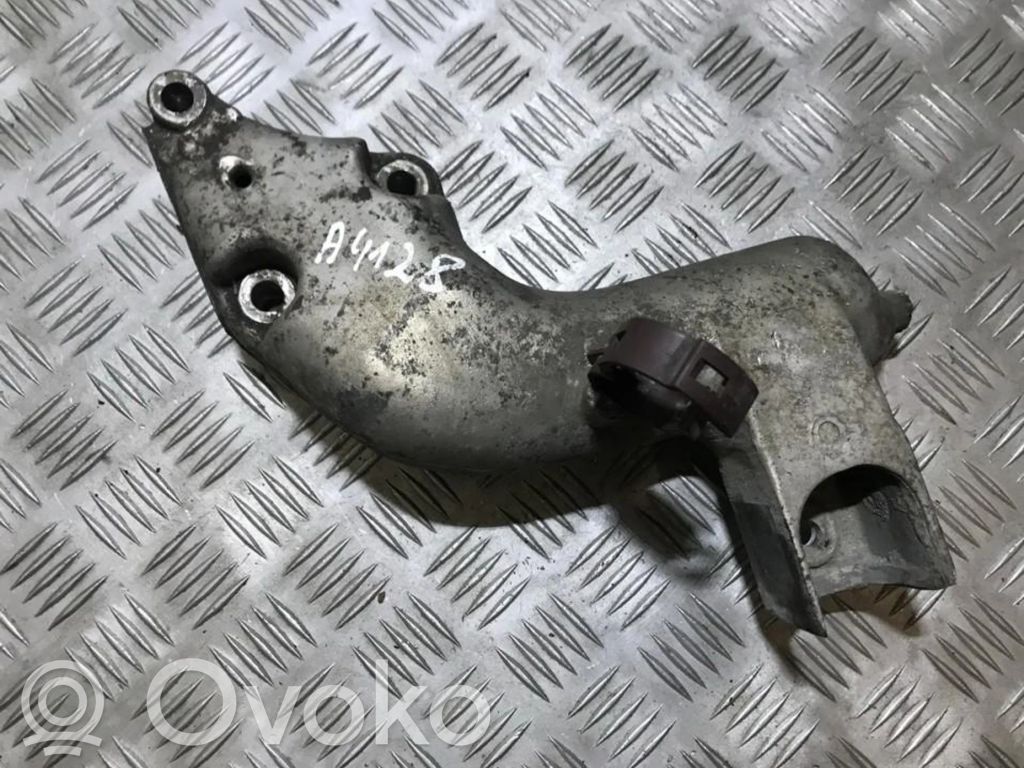 Peugeot 206 Engine mounting bracket 