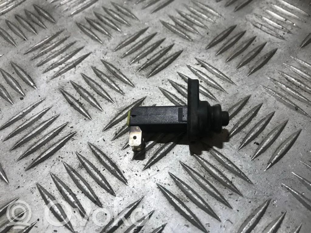 Sensor de la puerta delantera   8D0947561,8D0947561