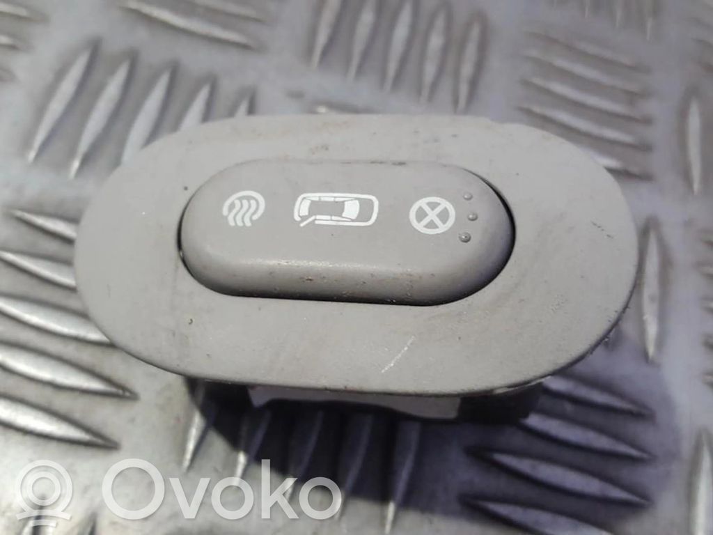 KIA Carnival Comutator deschidere clapetă rezervor