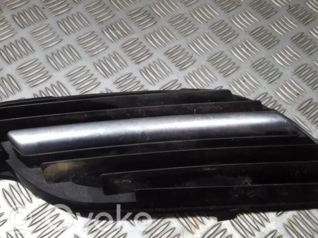 Nissan Almera Tino Grilă față 