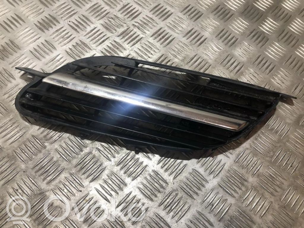 Nissan Almera N16 Griglia anteriore 