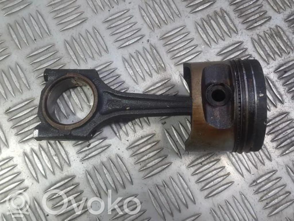 Opel Corsa B Piston avec bielle 