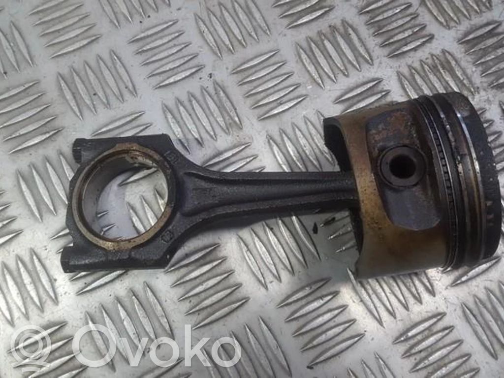 Opel Corsa B Piston avec bielle 
