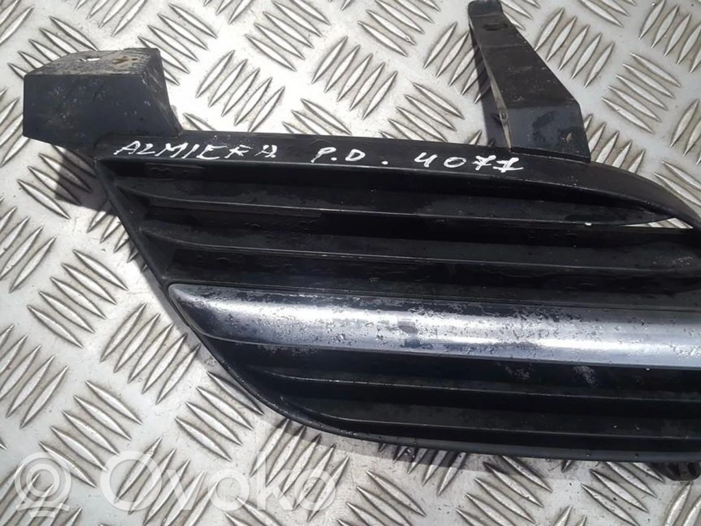 Nissan Almera N16 Grilă față 