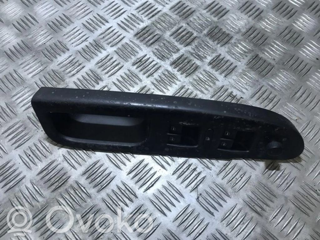 Volkswagen PASSAT B6 Comutator comandă geamuri electrice 