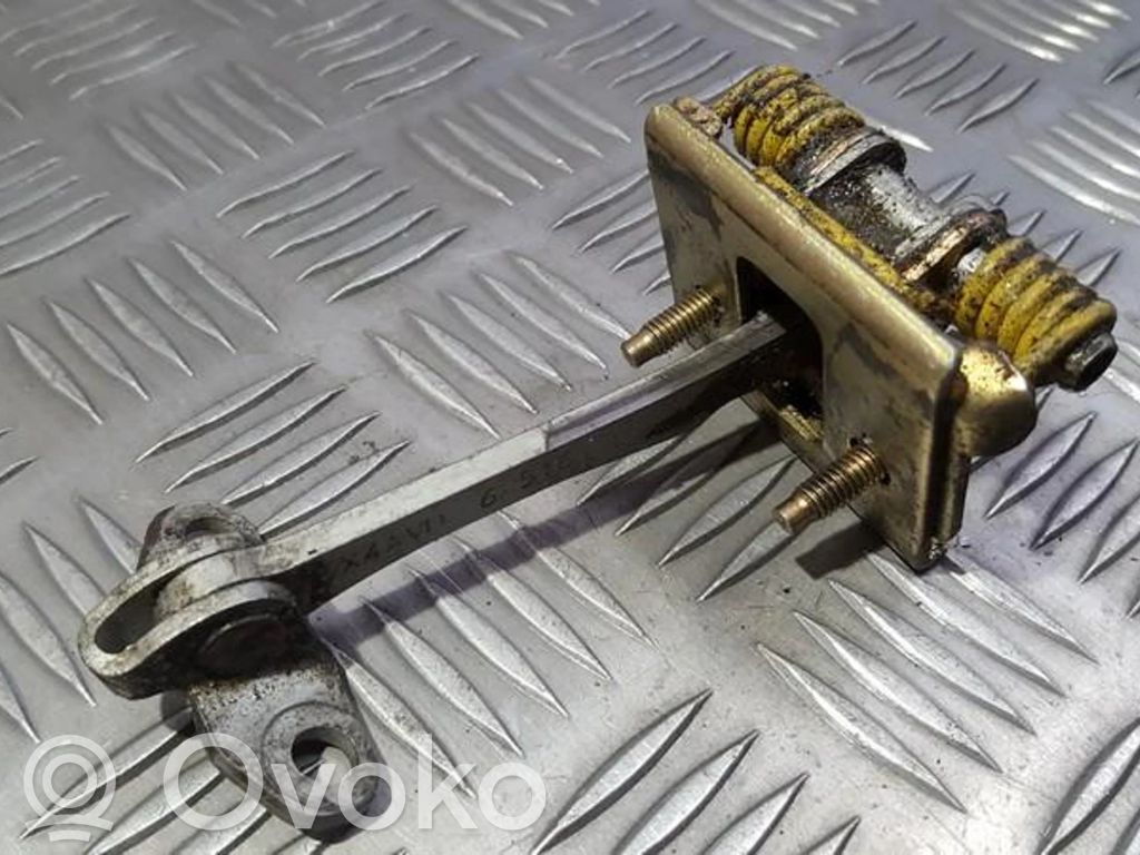 Etuoven pidätin   X4AVD62516,AVG11304,AVG11304,X4AVD62516