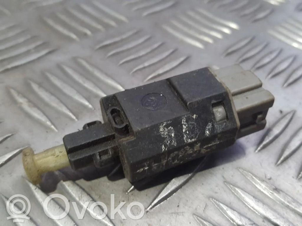 Mazda 323 Interruttore del pedale del freno 