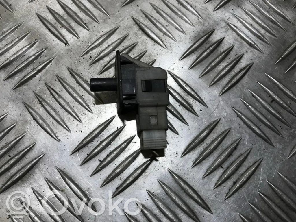 Sensor de la puerta delantera   2028209410,30011501,2028209410,30011501