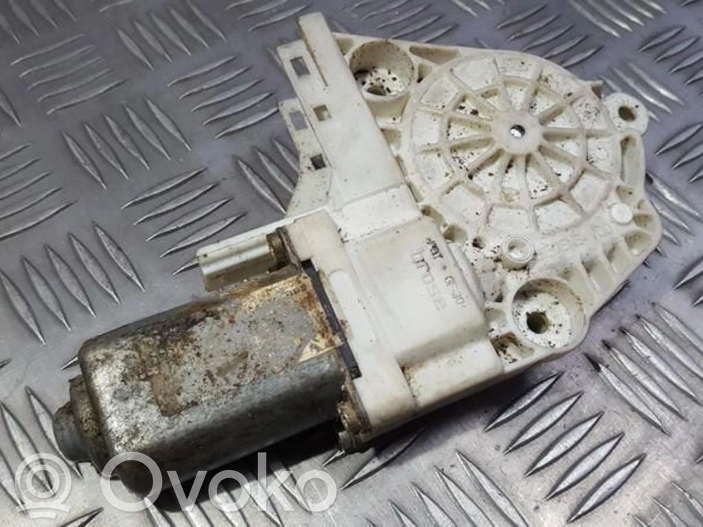 Citroen C8 Etuoven ikkunan nostomoottori