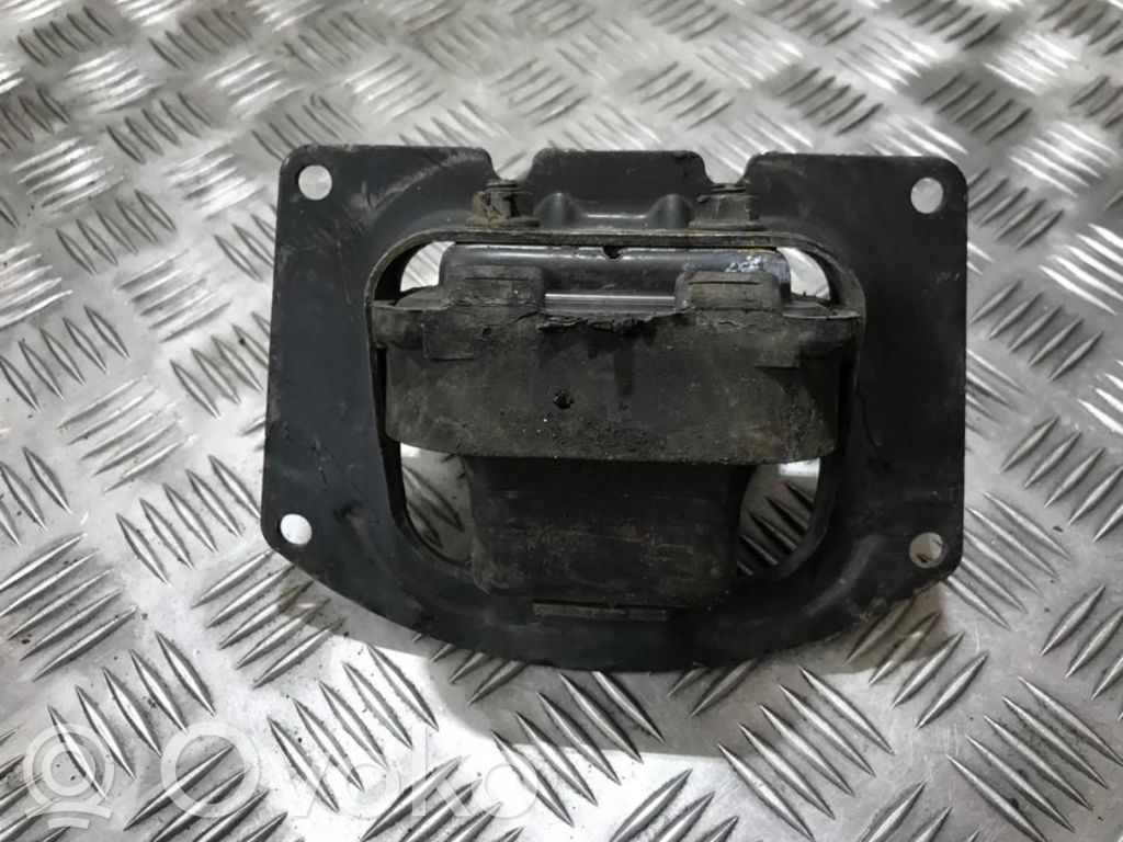 Dodge Stratus Engine mount bracket 