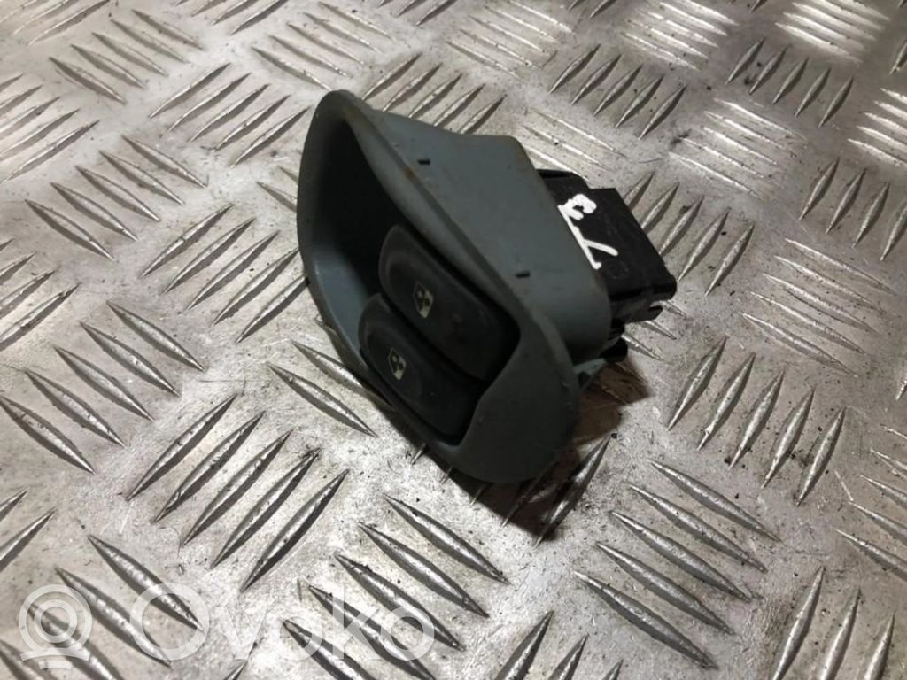 Renault Megane I Interruttore di controllo dell’alzacristalli elettrico 