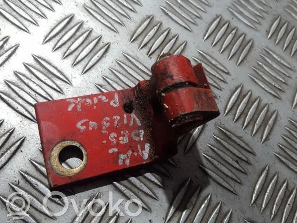 Bisagra superior puerta delantera   8D0831402,8D0831402