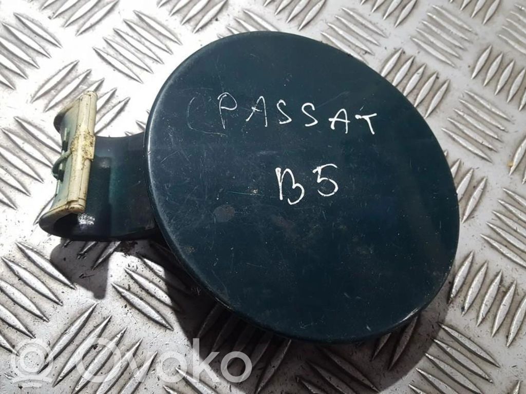 Volkswagen PASSAT B5 Klapka wlewu paliwa 