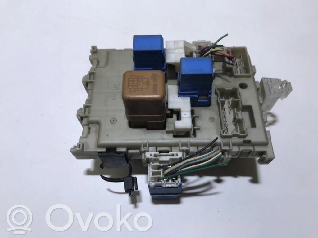 Nissan Almera N16 Skrzynka bezpieczników / Komplet 