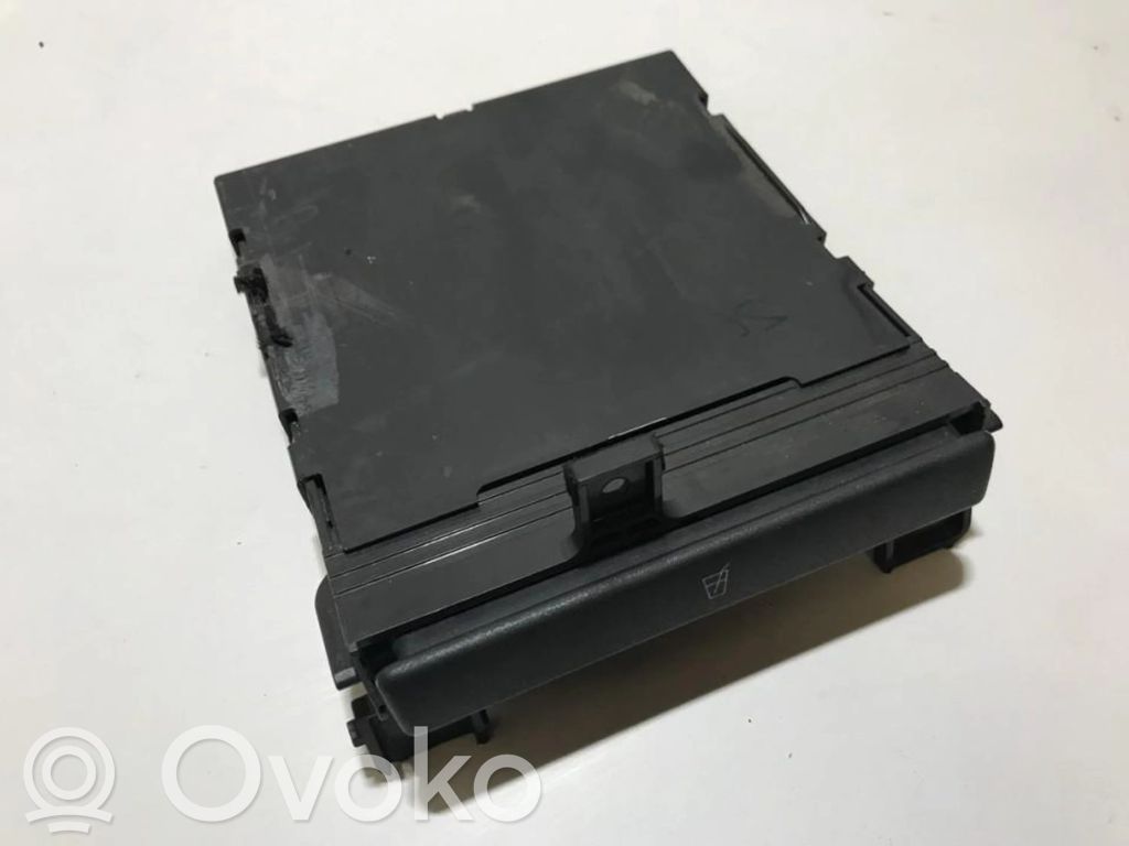 Nissan Almera N16 Portabicchiere
