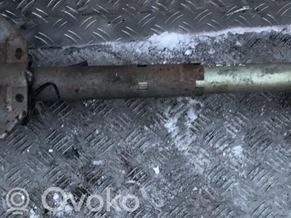 Ohjauspyörän akseli