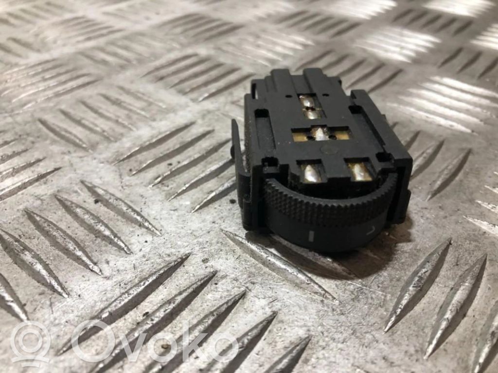 Volkswagen PASSAT B4 Headlight level height control switch 