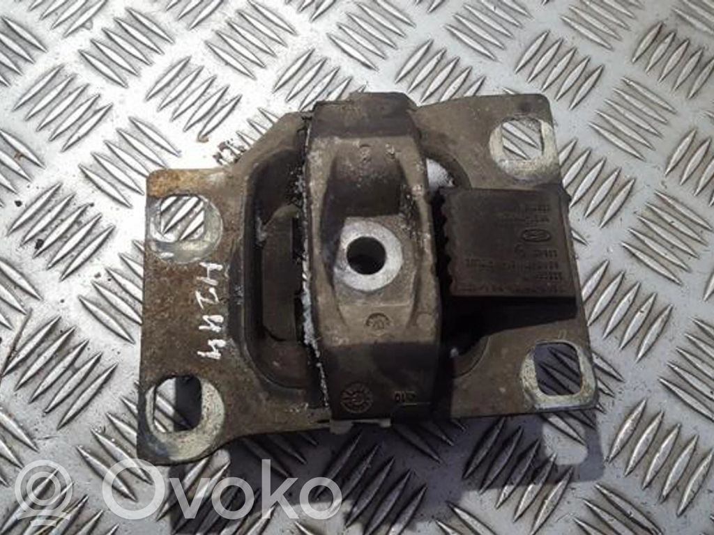 Ford Focus Engine mount bracket 