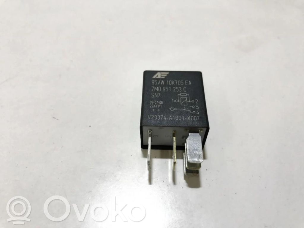 Otros relés   7M0951253C,95VW10K705EA,7M0951253C,95VW10K705EA,V23374A1001X007