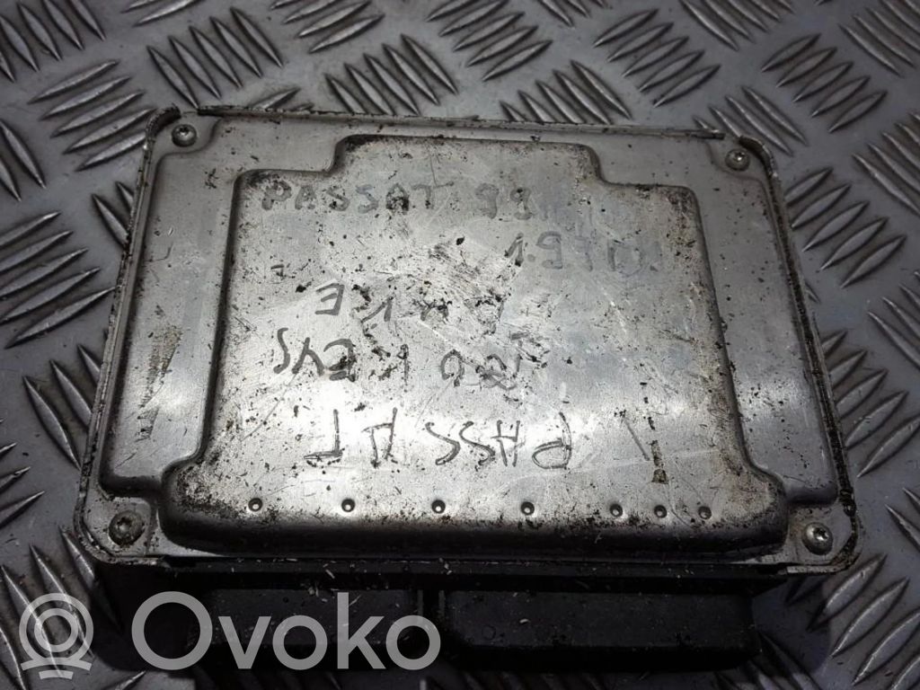 Volkswagen PASSAT B5 Unitate/modul de control motor 