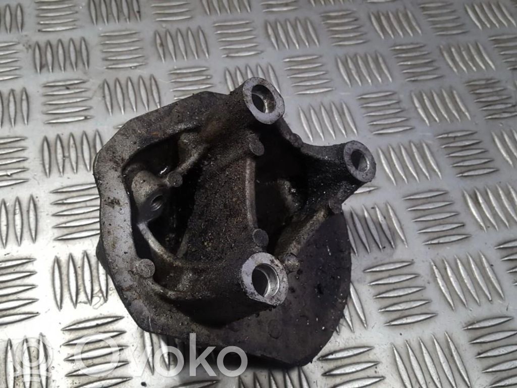 Citroen C4 I Engine mounting bracket 