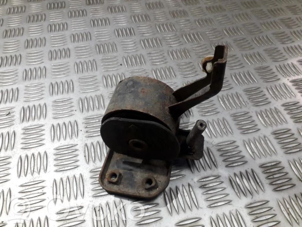 Hyundai Coupe Engine mount bracket 