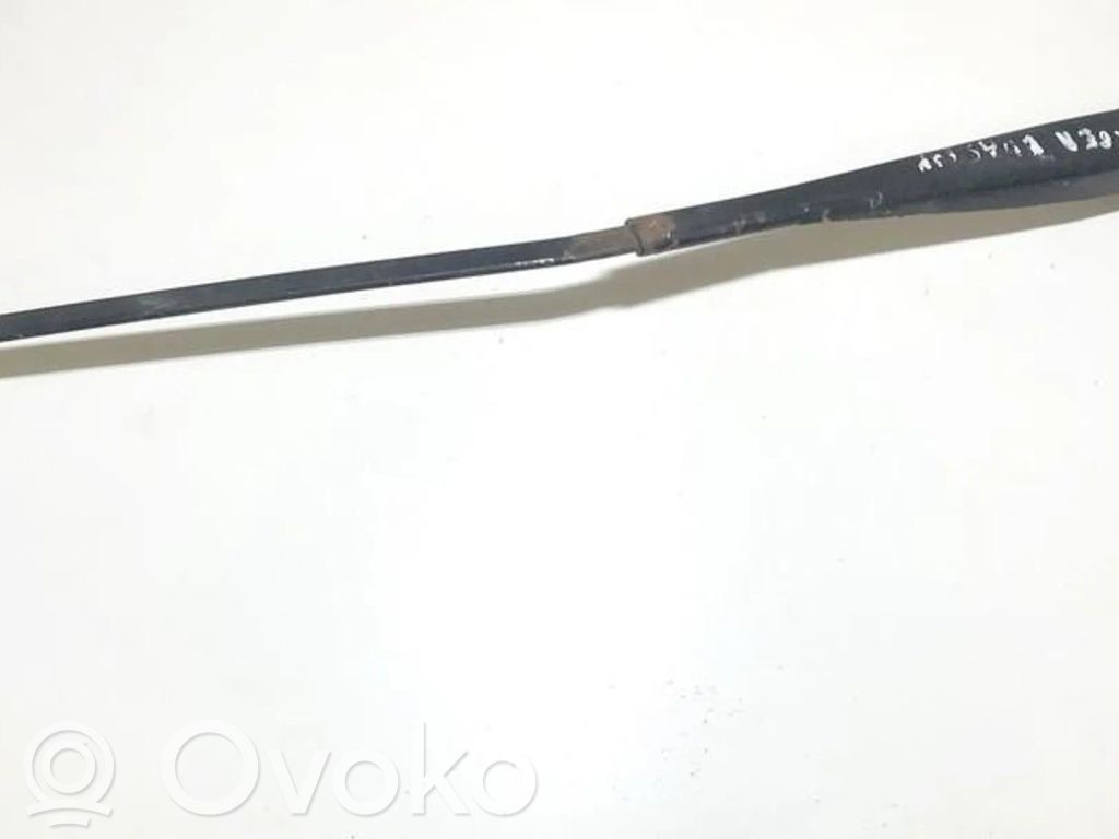 Brazo del limpiaparabrisas delantero