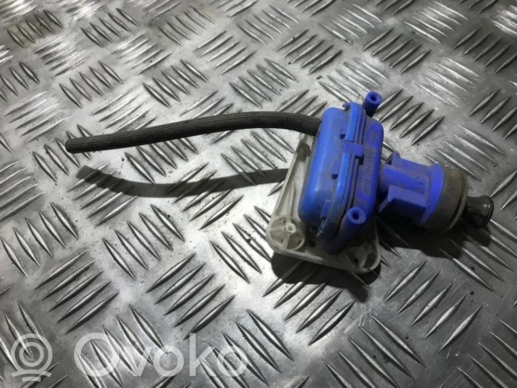 Audi 100 200 5000 C3 Pompă vacuum închidere centralizată 