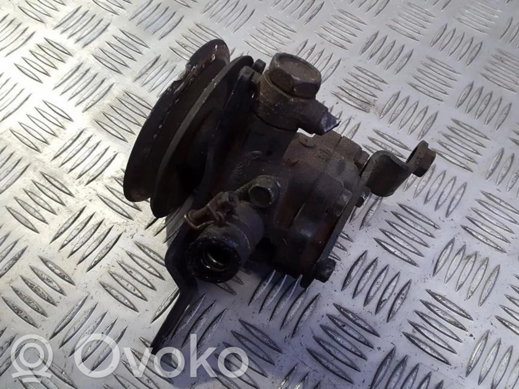 Nissan Almera Ohjaustehostimen pumppu 