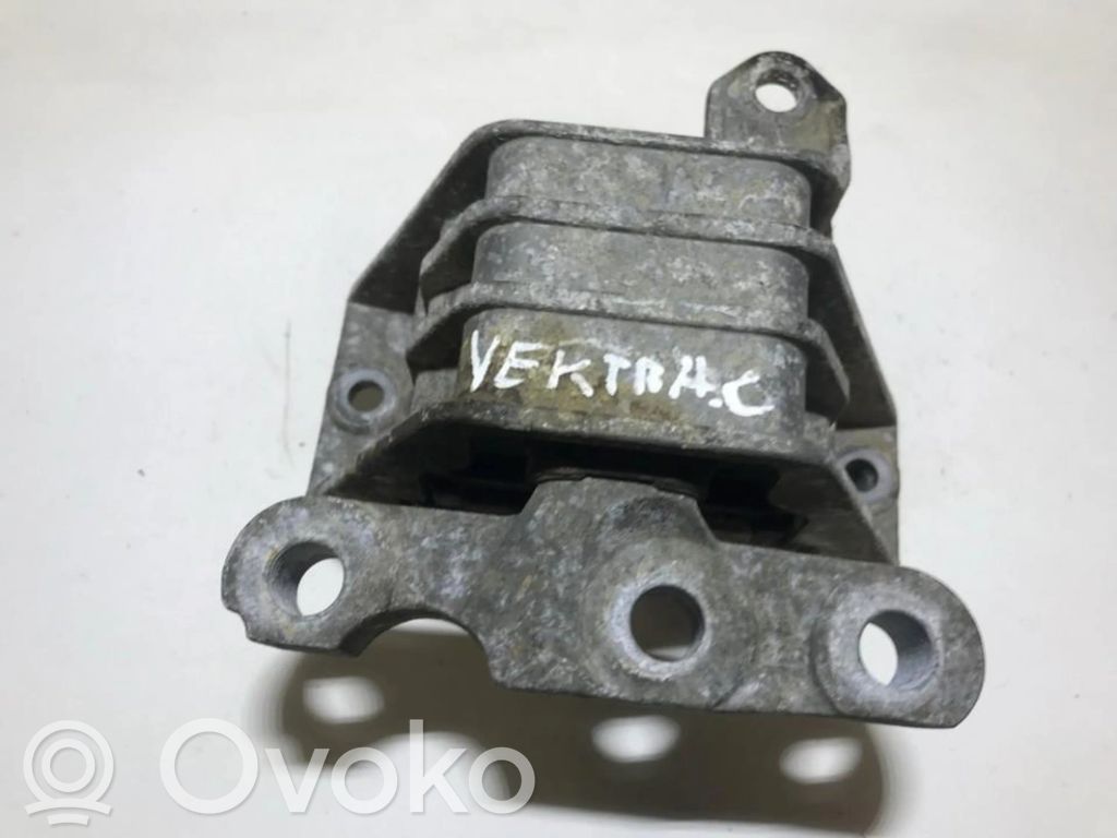 Opel Vectra C Engine mount bracket 