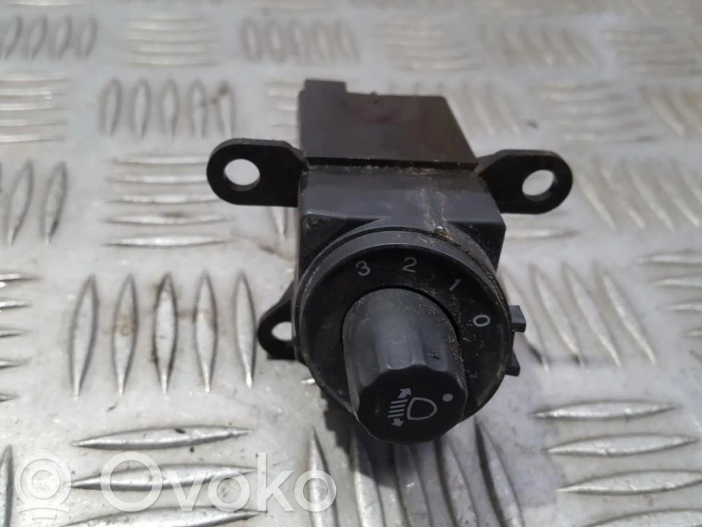 Bouton commande réglage hauteur de phares   M30424,M30424
