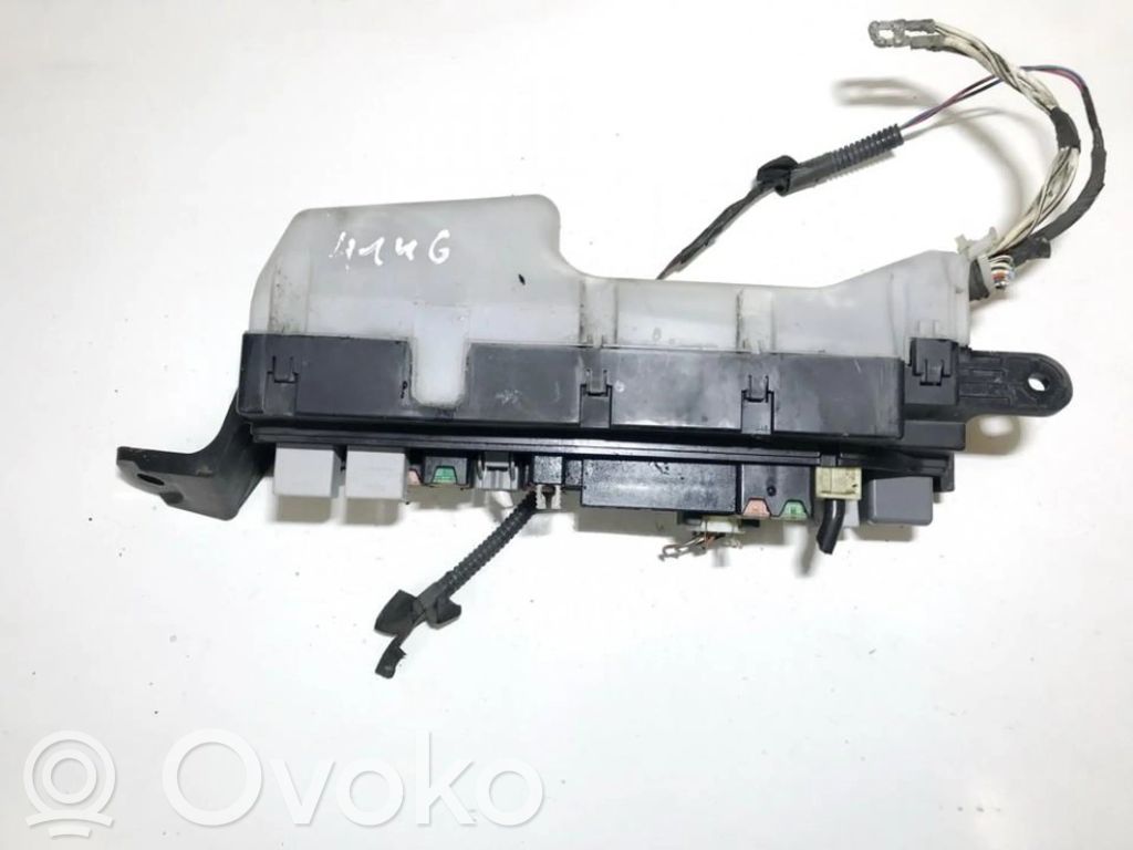 Toyota Avensis T250 Skrzynka bezpieczników / Komplet 
