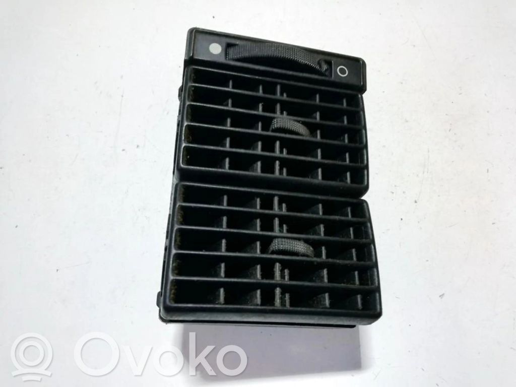 Grille d'aération centrale   8A1820902A,8A1820902A