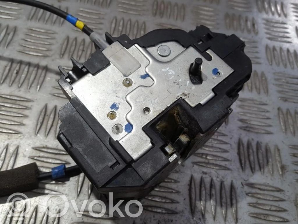 Nissan Note (E11) Takaoven lukko 