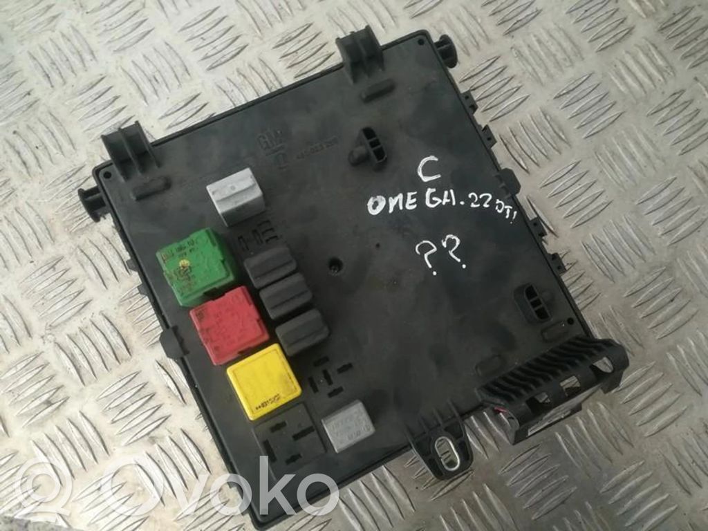 Opel Omega B2 Juego de caja de fusibles 