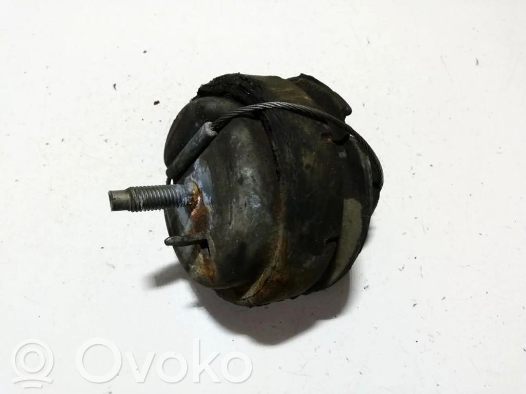 Volvo XC90 Engine mount bracket 