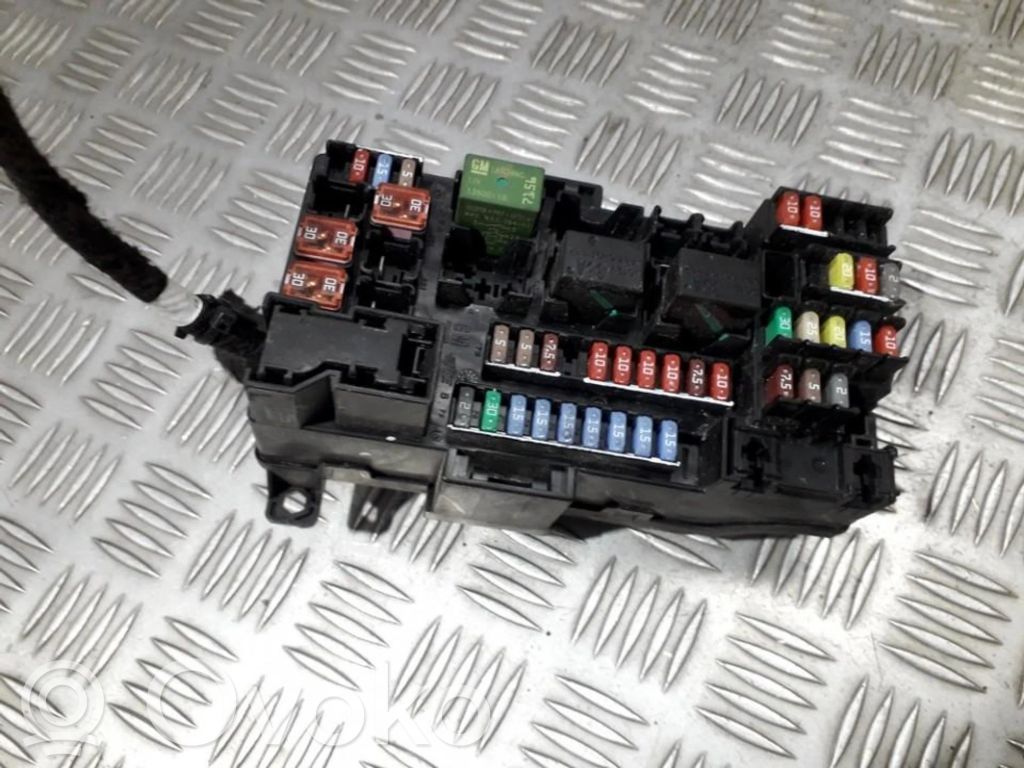 Chevrolet Tracker Fuse box set 