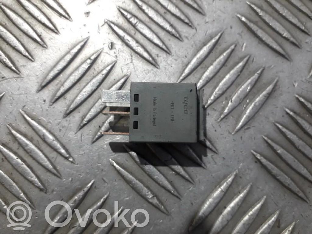 BMW 3 E90 E91 Other relay 