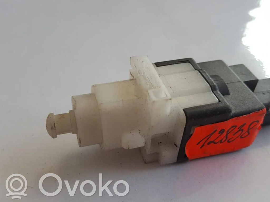 Interruptor sensor del pedal de freno   B365,B365