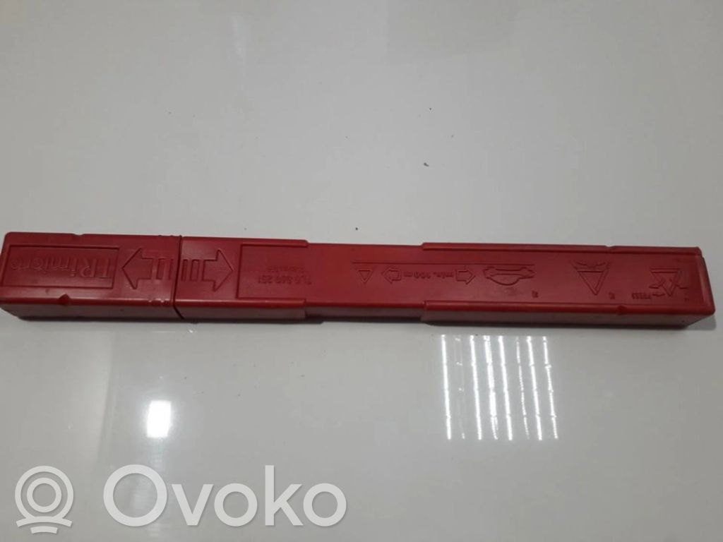 Audi A3 S3 8P Triangle d'avertissement 