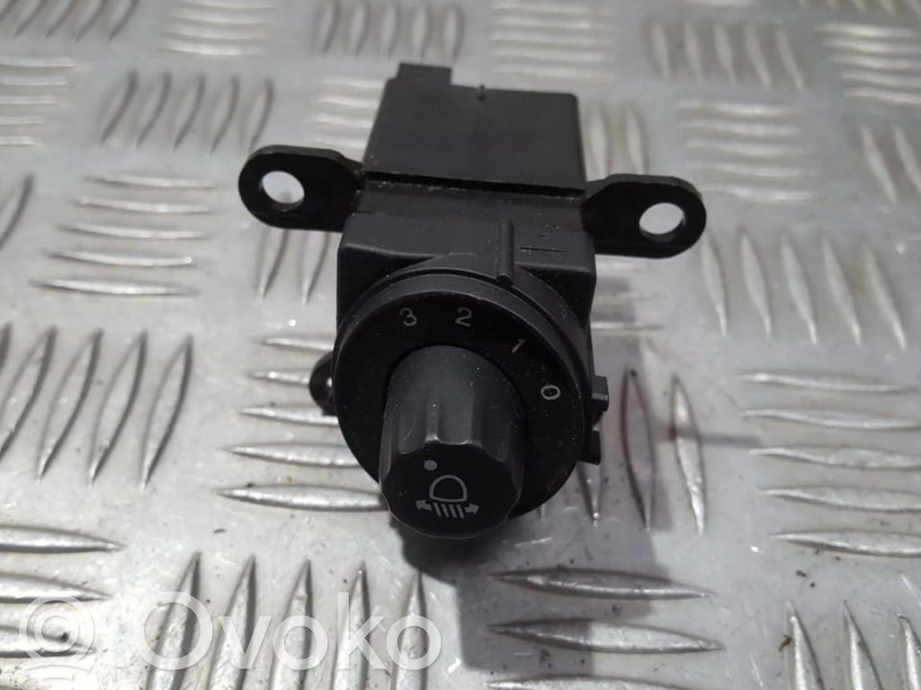 Bouton commande réglage hauteur de phares   M30424,M30424