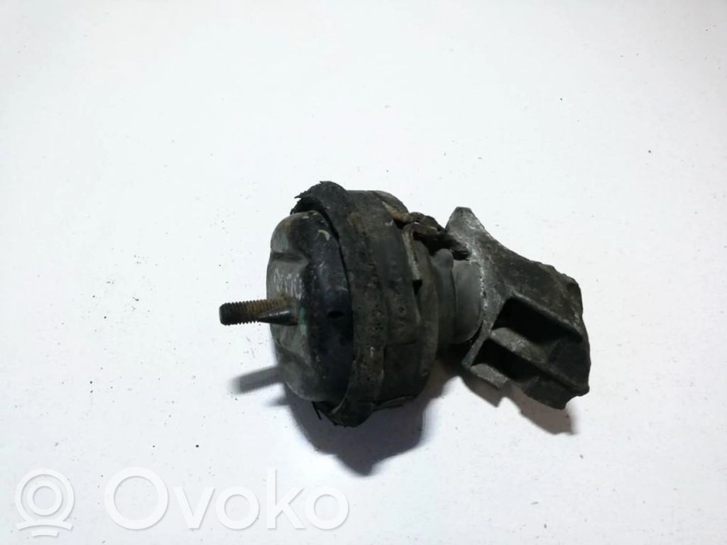 Volvo 850 Engine mount bracket 
