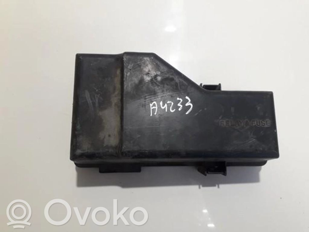 Toyota RAV 4 (XA20) Pokrywa skrzynki bezpieczników