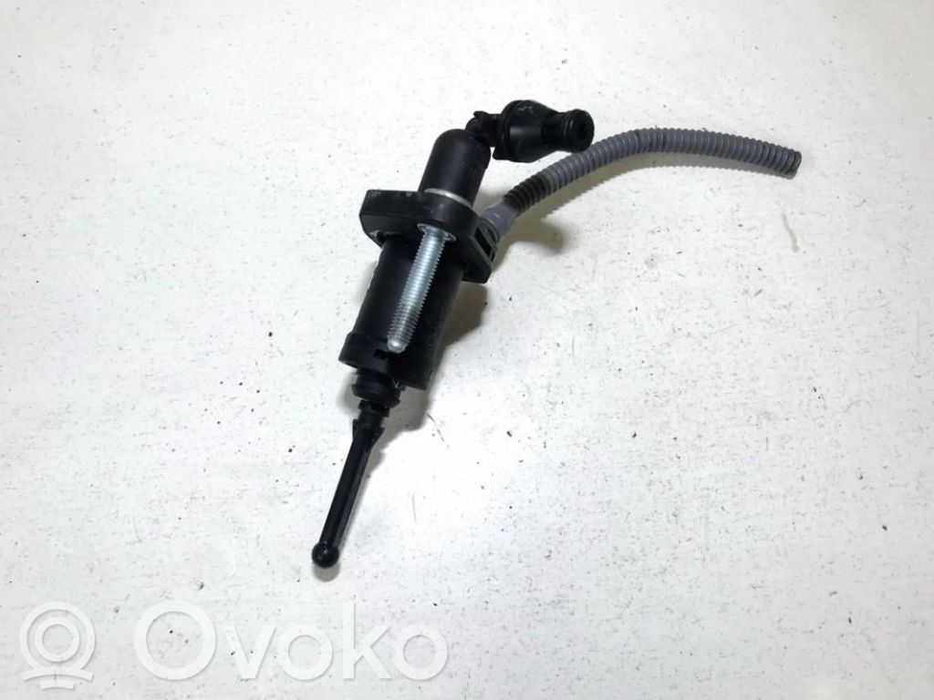Opel Insignia A Główny cylinder sprzęgła 