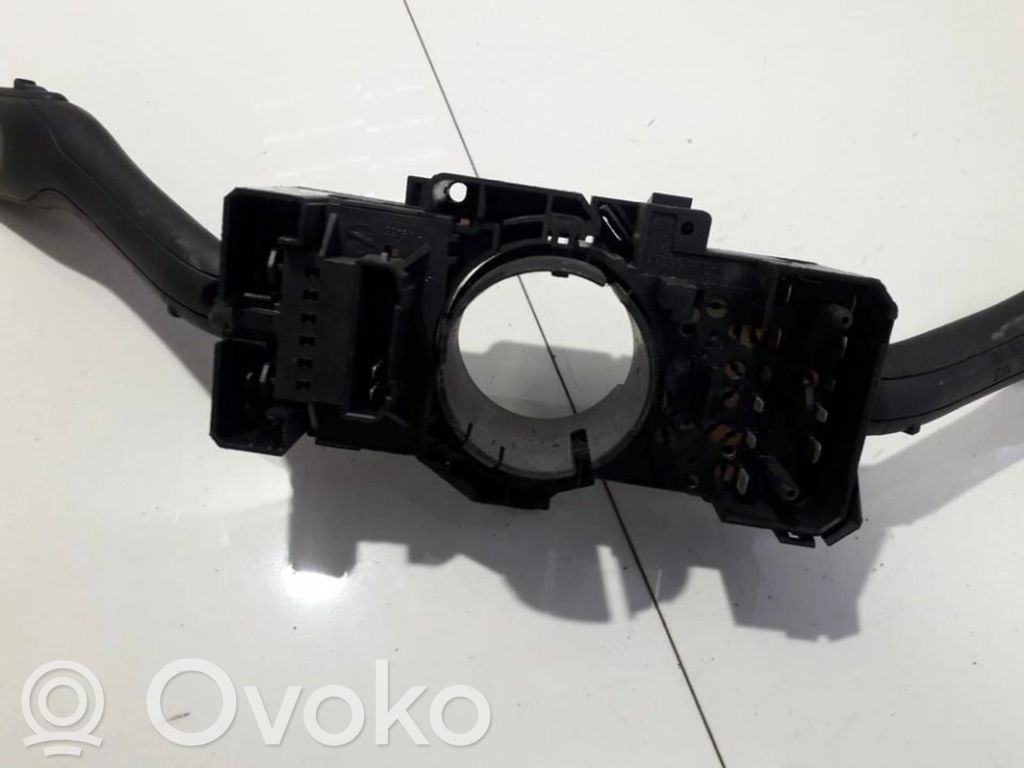 Volkswagen Golf IV Leva/interruttore dell’indicatore di direzione e tergicristallo